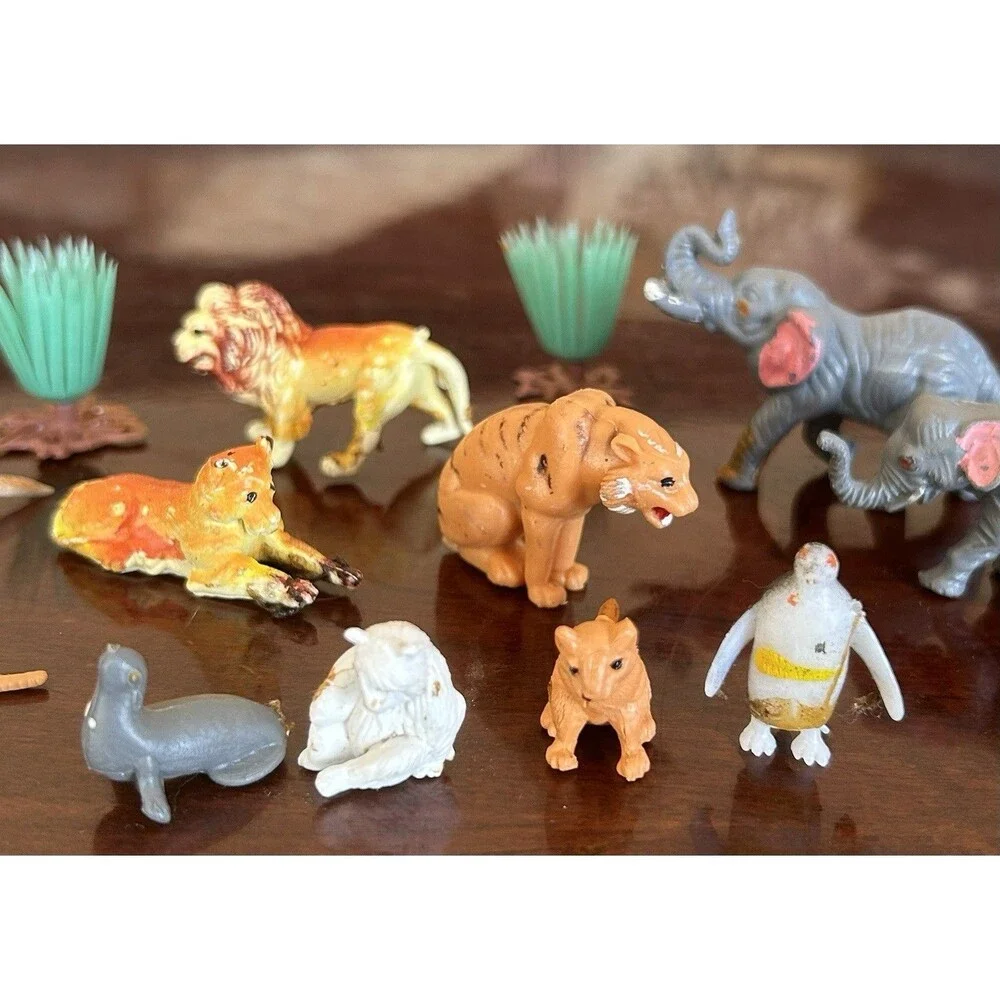14 Vintage Small Plastics Zoo Animals Shrubs Made In Hong Kong‎ Toys
